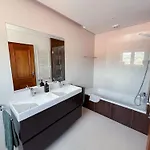 Vila Family With Pool & Huge Garden - Arrabida Trails & Beaches Nearby