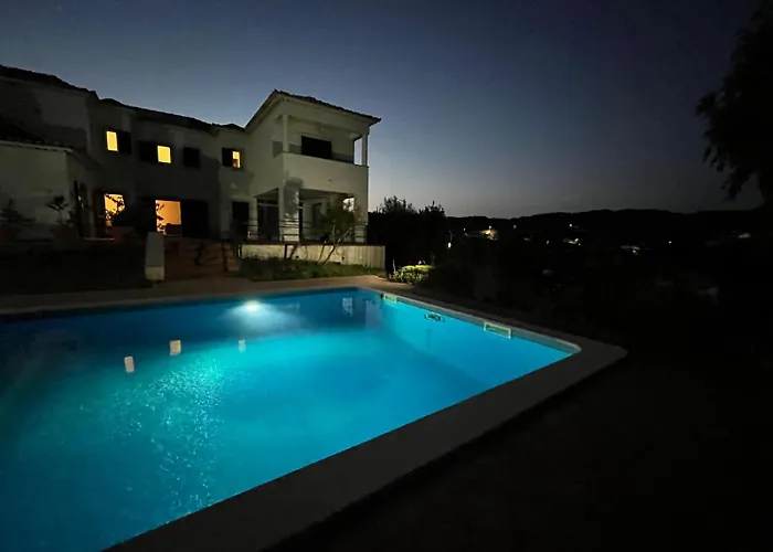 Vila Family With Pool & Huge Garden - Arrabida Trails & Beaches Nearby Setúbal